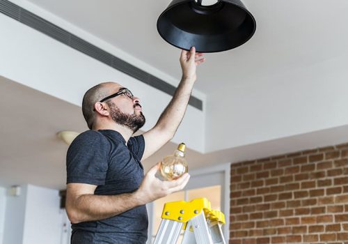 technician-change-a-light-bulb-in-high-ceilings